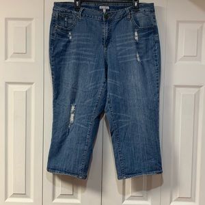 Plus size distressed capris women’s size 20W